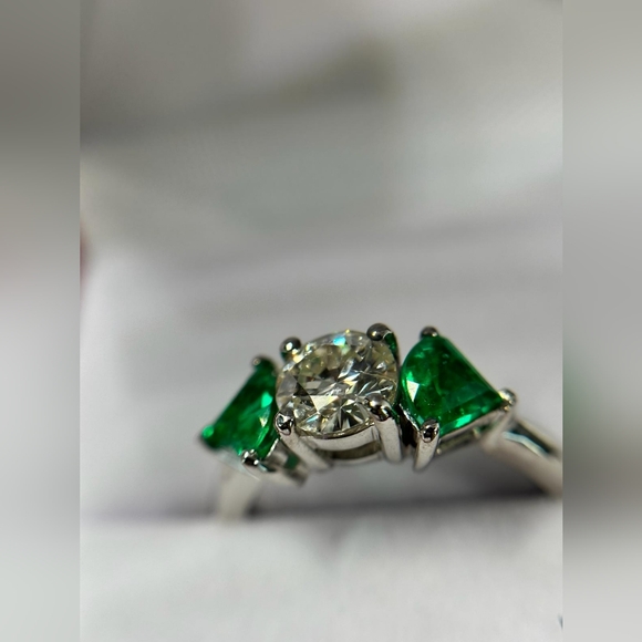 14k white gold Colombian emeralds and diamond ring - handmade - Picture 3 of 5